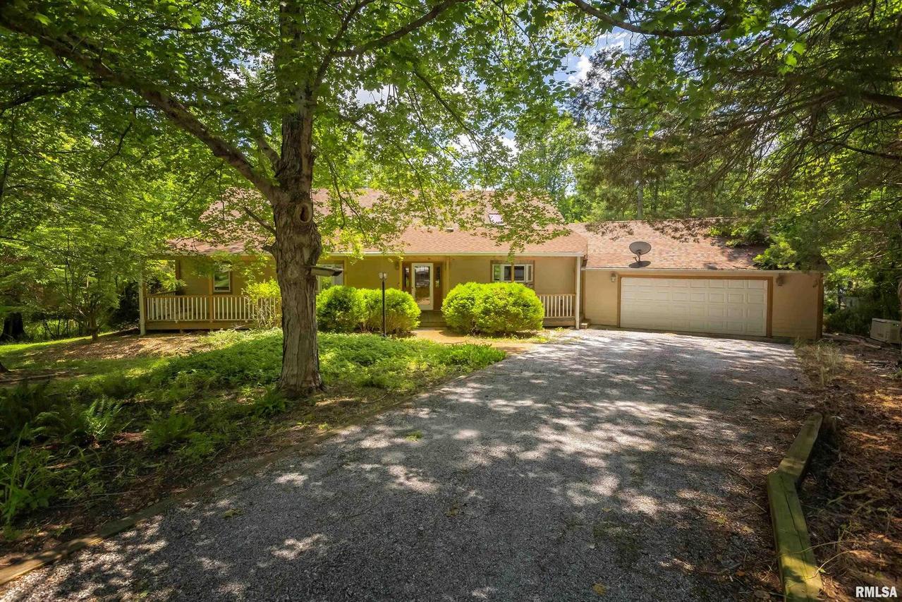 4 Southmoor St., Carbondale, IL 62903