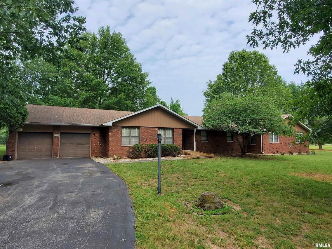 25 Meadowood Ln., Carbondale, IL 62901