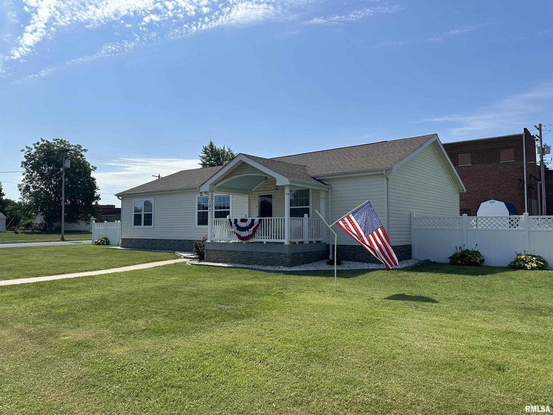 101 W Callie St., Sesser, IL 62884