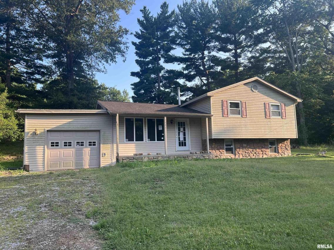 1221 W Short Dr., Carbondale, IL 62901