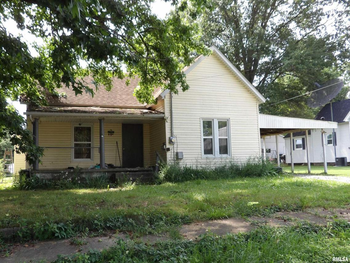 704 Barham St., Johnston City, IL 62951
