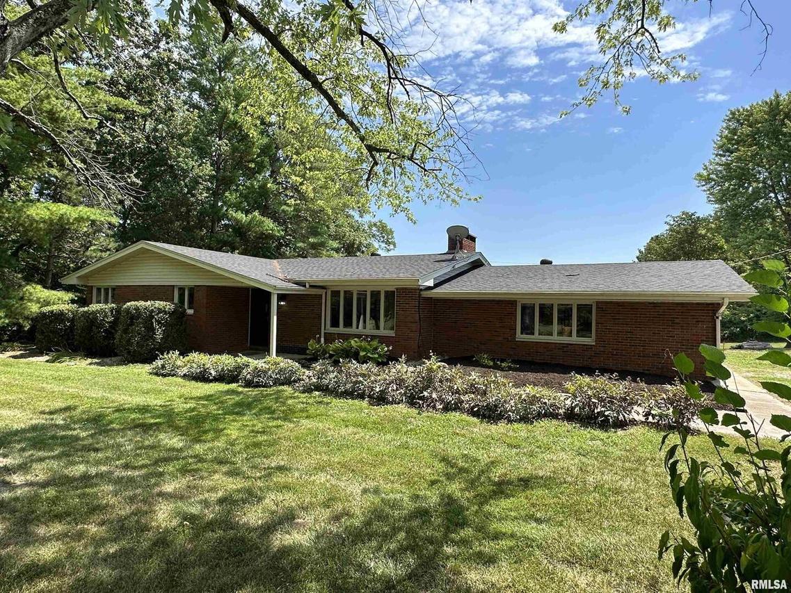 3602 Country Club Rd., Carbondale, IL 62901