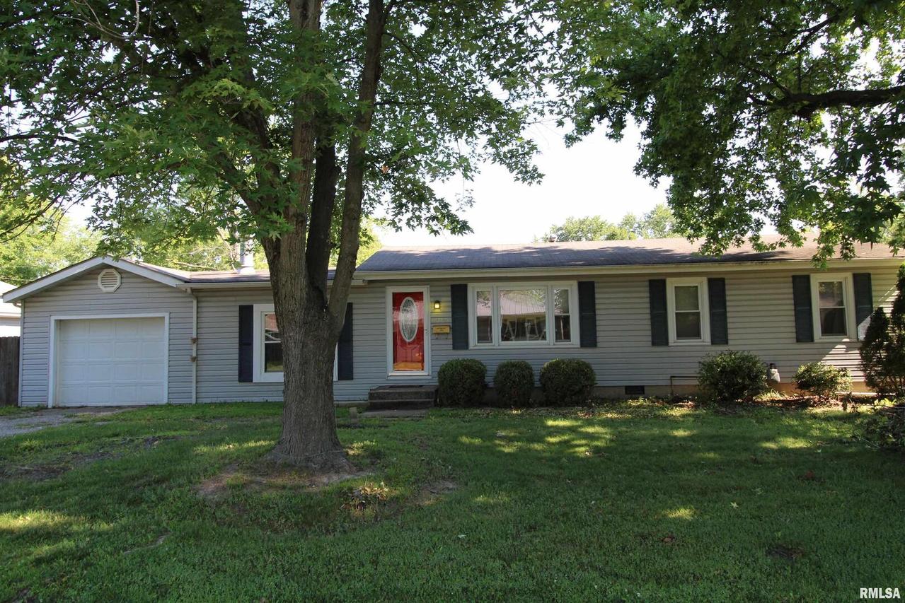 712 Lovell, Salem, IL 62881