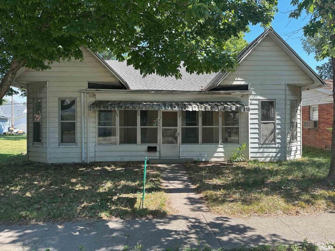 507 W South St., Pinckneyville, IL 62274