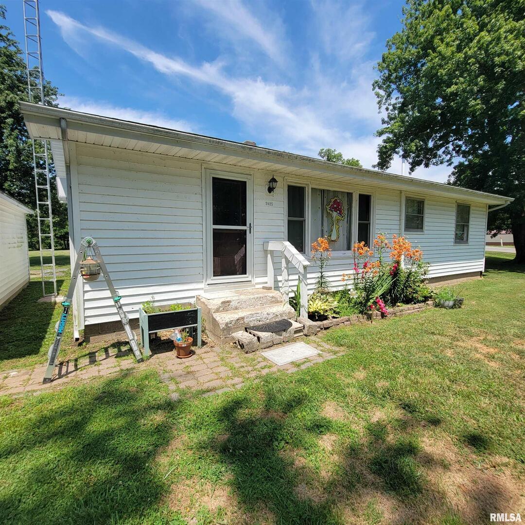2425 N Benton Ln., Ina, IL 62846