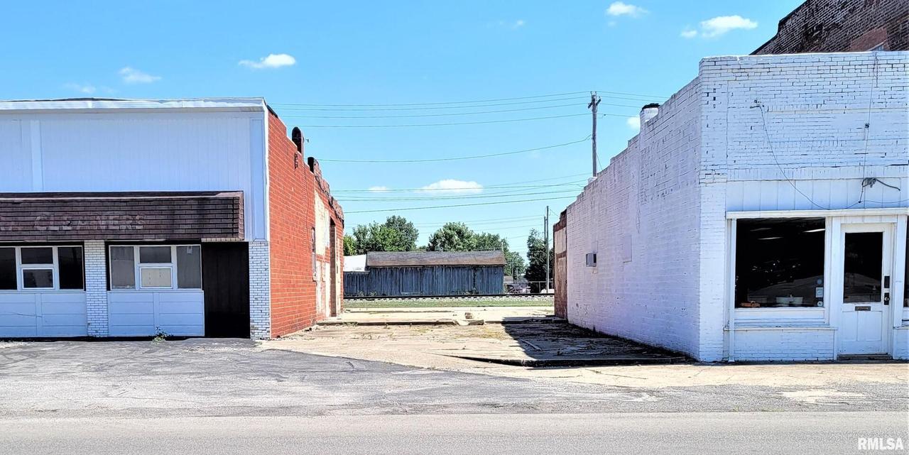 206 E North Ave., Flora, IL