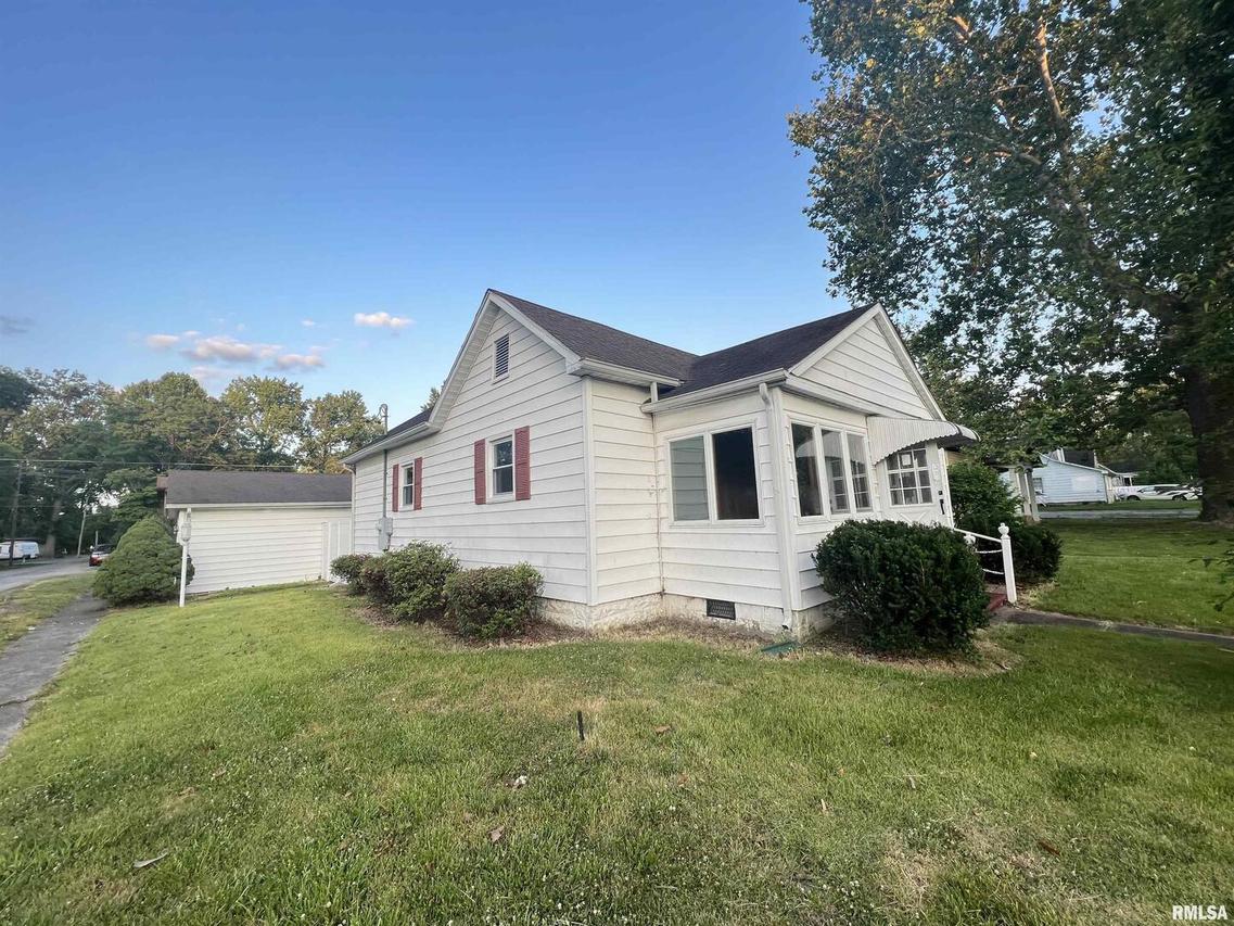 411 N Van Buren St., West Frankfort, IL 62896