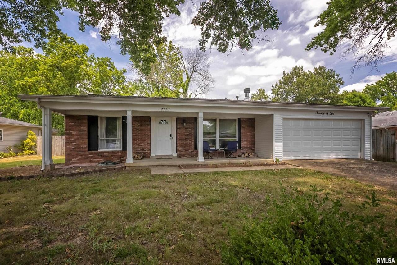 2002 W Norwood Dr., Carbondale, IL 62901