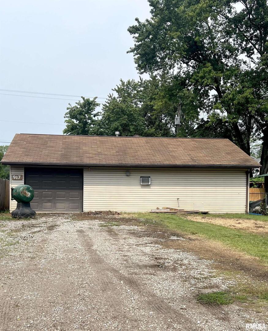 917 S 16th St., Herrin, IL 62948