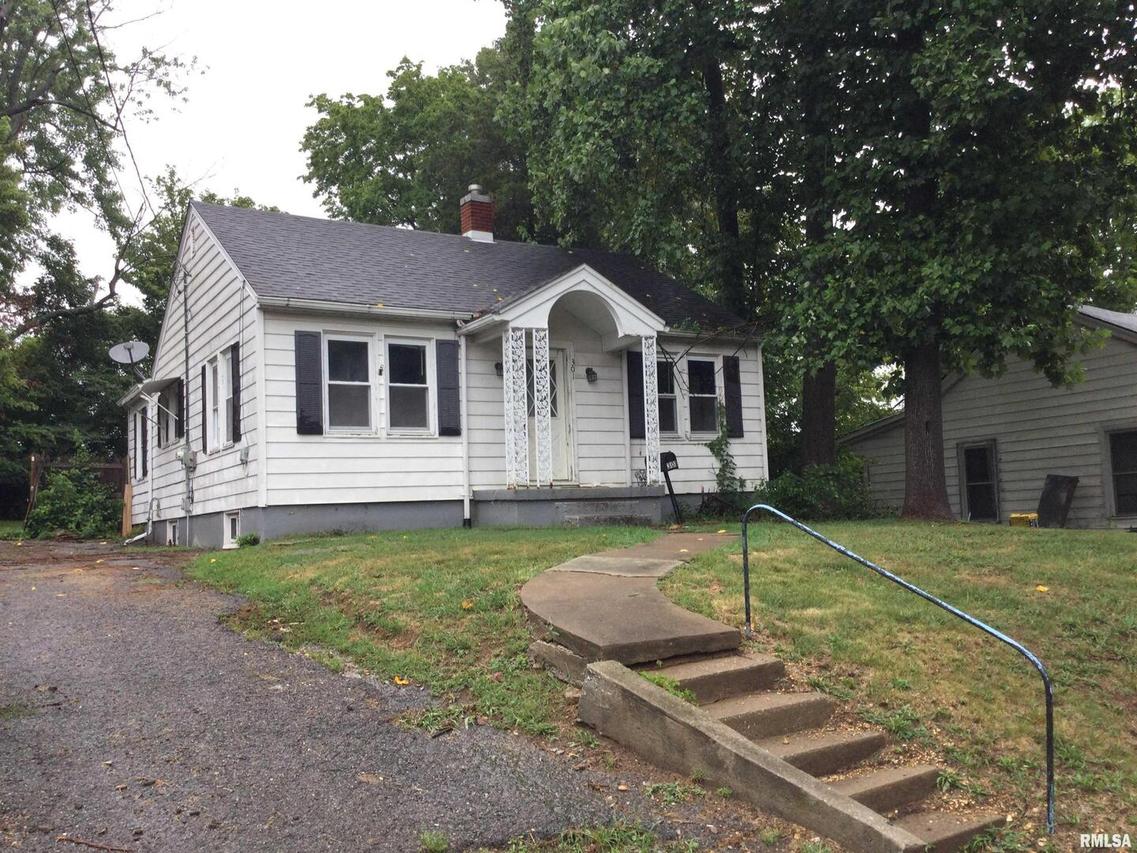 301 E Lewis St., Anna, IL 62906