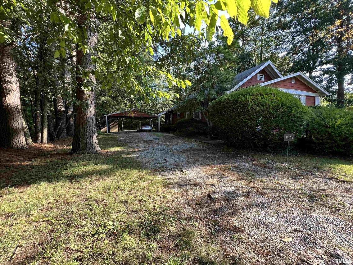 929 W Walnut St., Carbondale, IL 62901