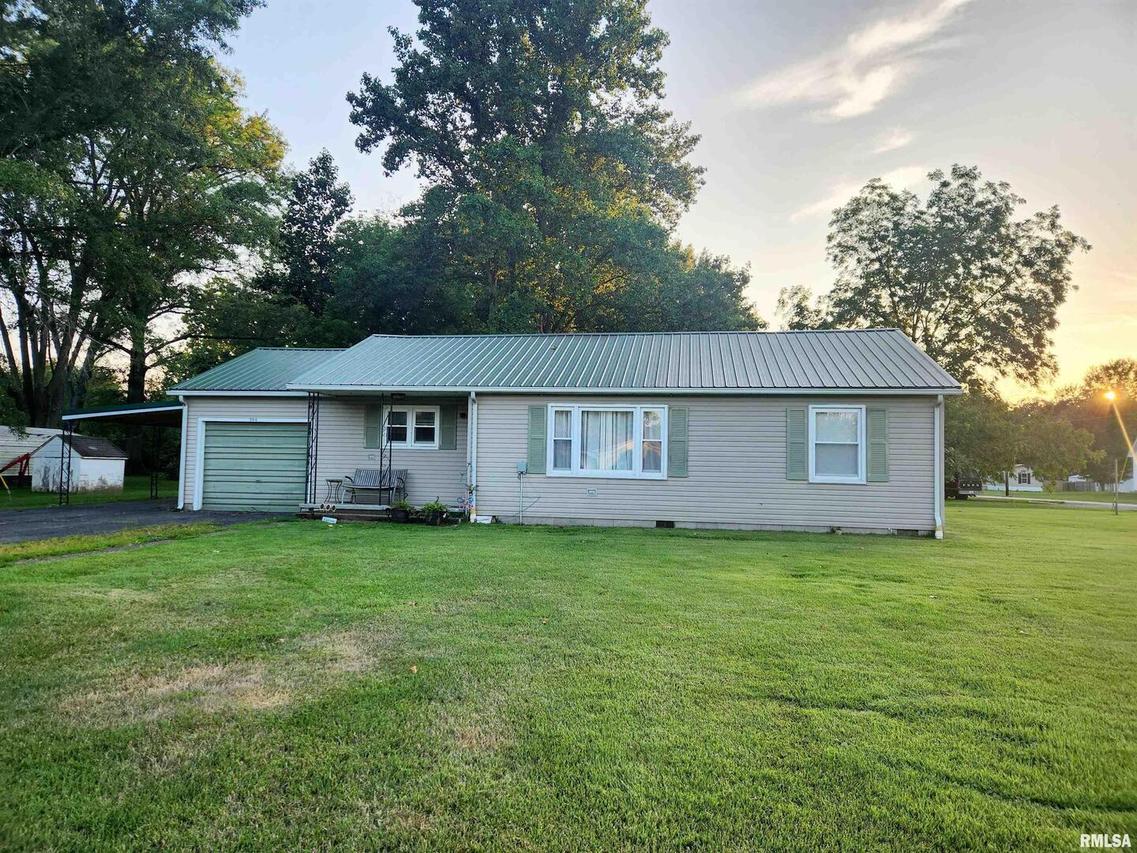 306 N Douglas St., Wayne City, IL 62895