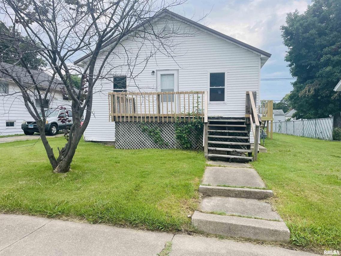 1237 N Poplar St., Centralia, IL 62801