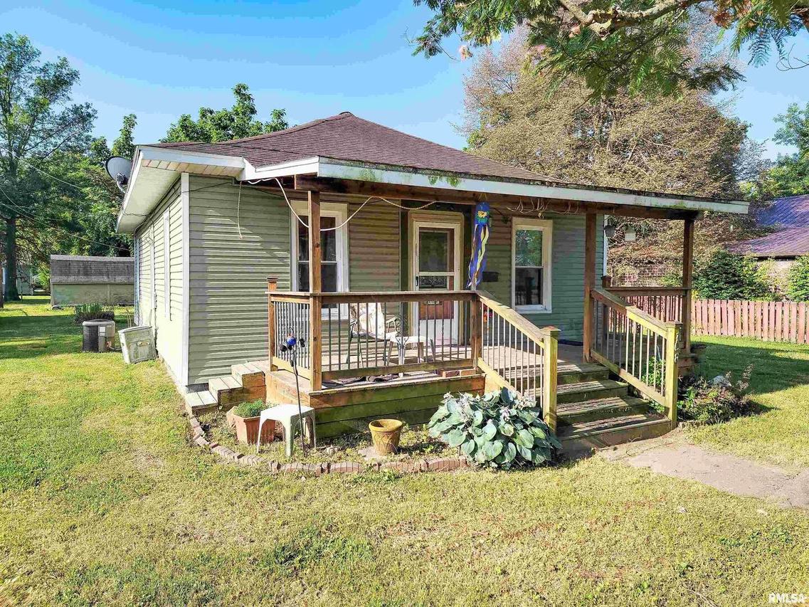 108 Park Ave., Flora, IL 62839