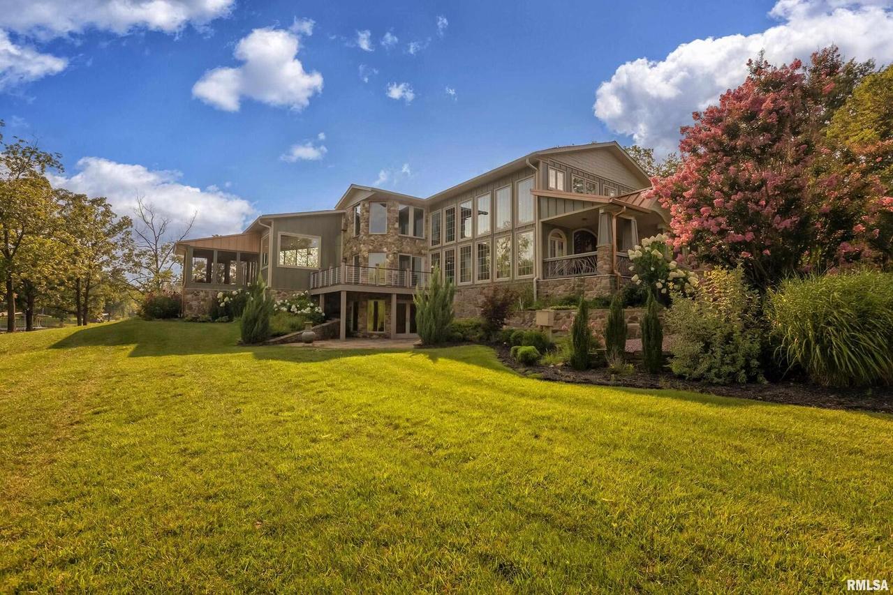 11785 Woodland Hills Dr., Marion, IL 62959