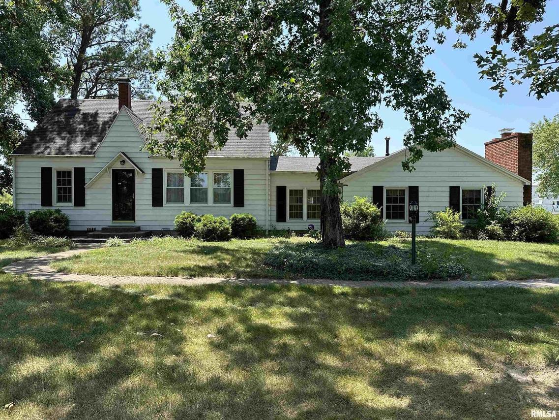 2480 Red Stripe Rd., Odin, IL 62870