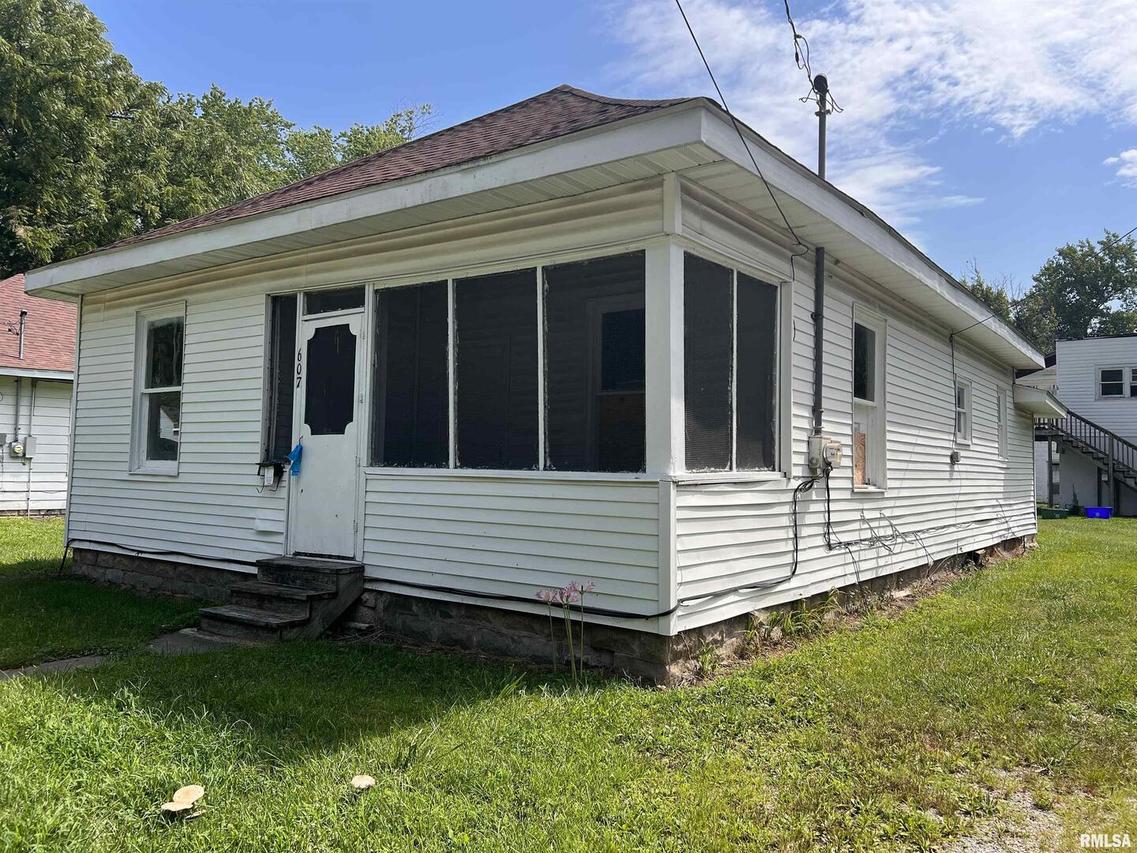 607 N Allyn St., Carbondale, IL 62901