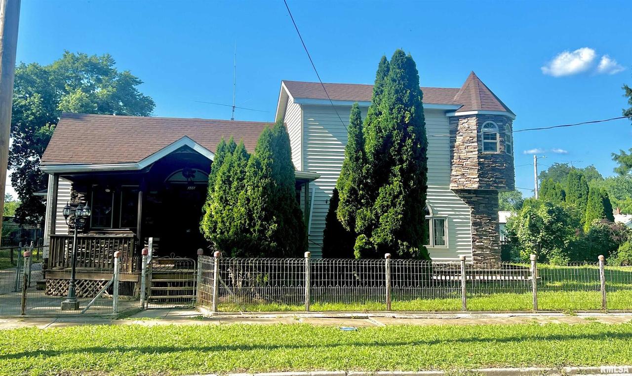 305 W Sylvia Ave., Christopher, IL 62822