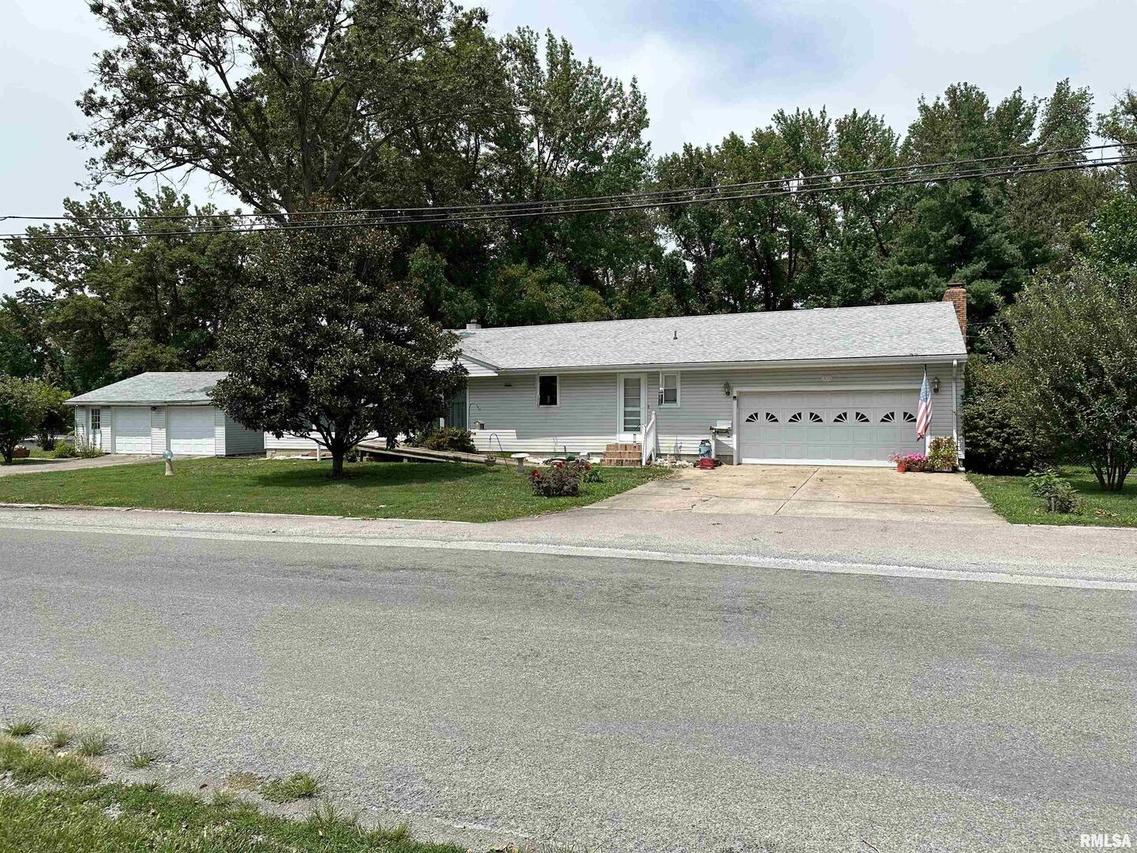 305 E Randolph St., Pinckneyville, IL 62274