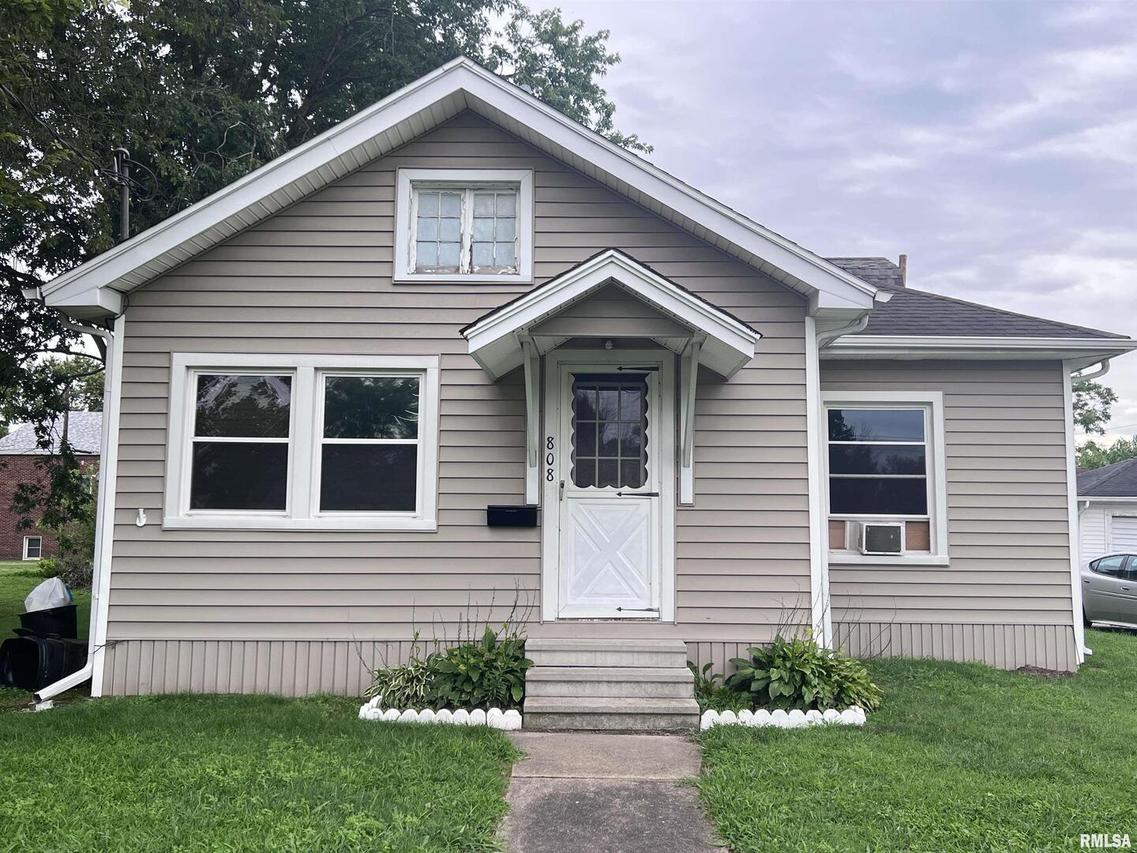 808 E St Louis St., West Frankfort, IL 62896