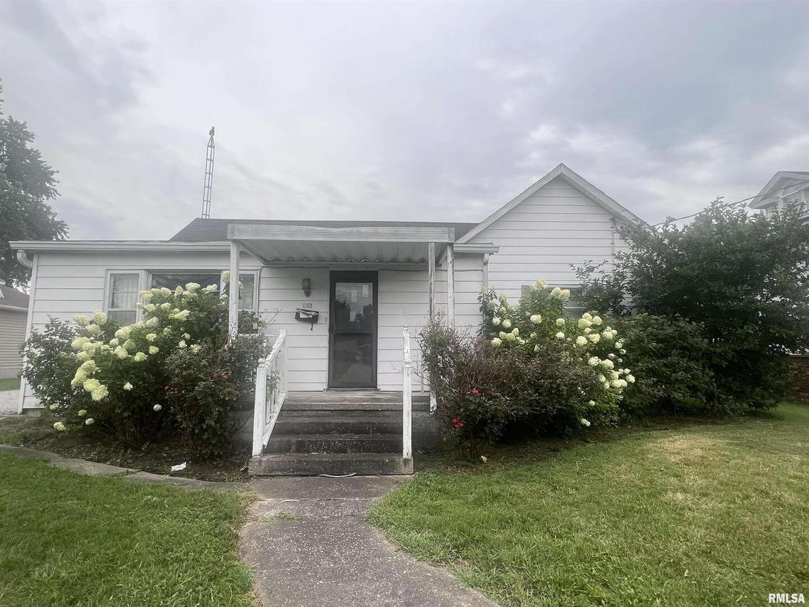806 E St Louis St., West Frankfort, IL 62896