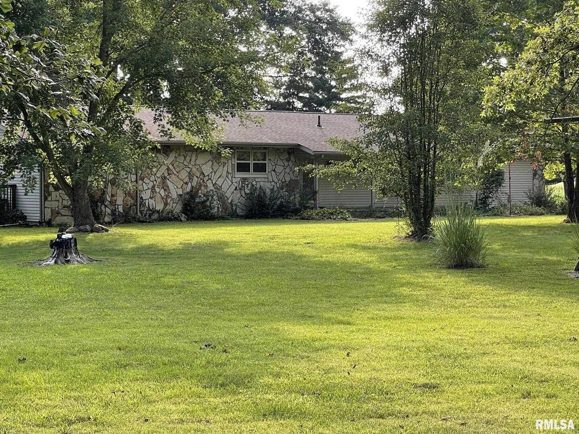 16111 Collins Rd., Johnston City, IL 62951