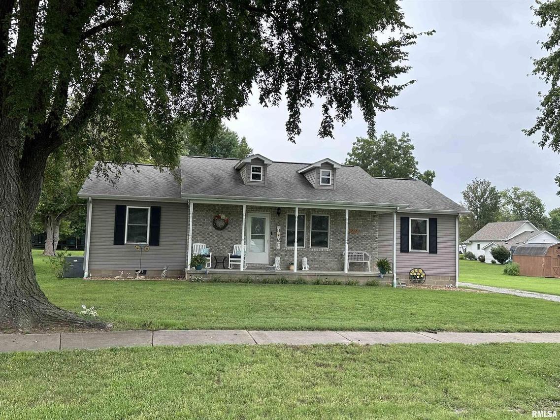 712 S Locust St., Sesser, IL 62884