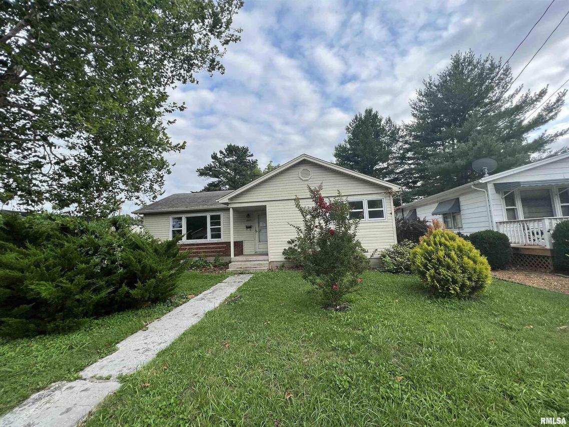 2005 Roblee Ave., Murphysboro, IL 62966