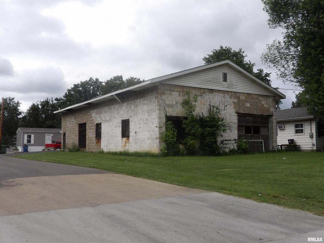 800 W Webster St., Benton, IL 62812