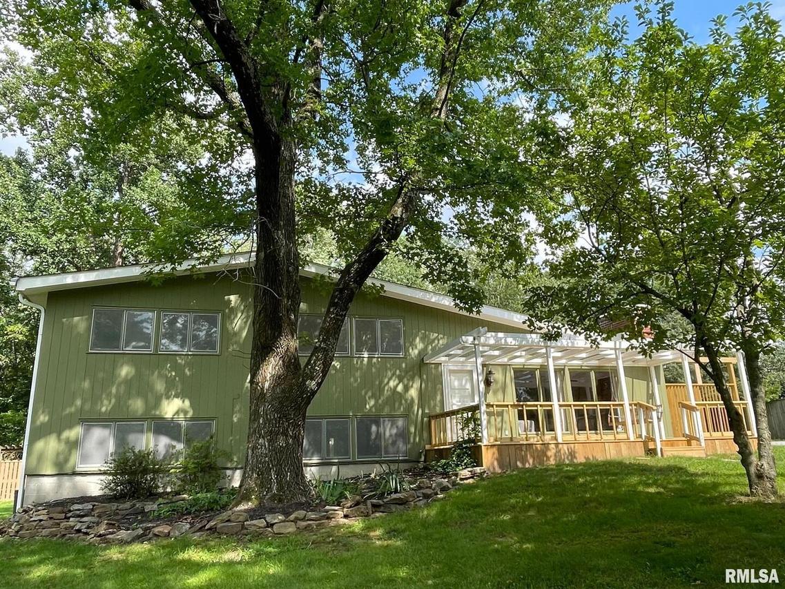 5 Hillcrest Dr., Carbondale, IL 62901