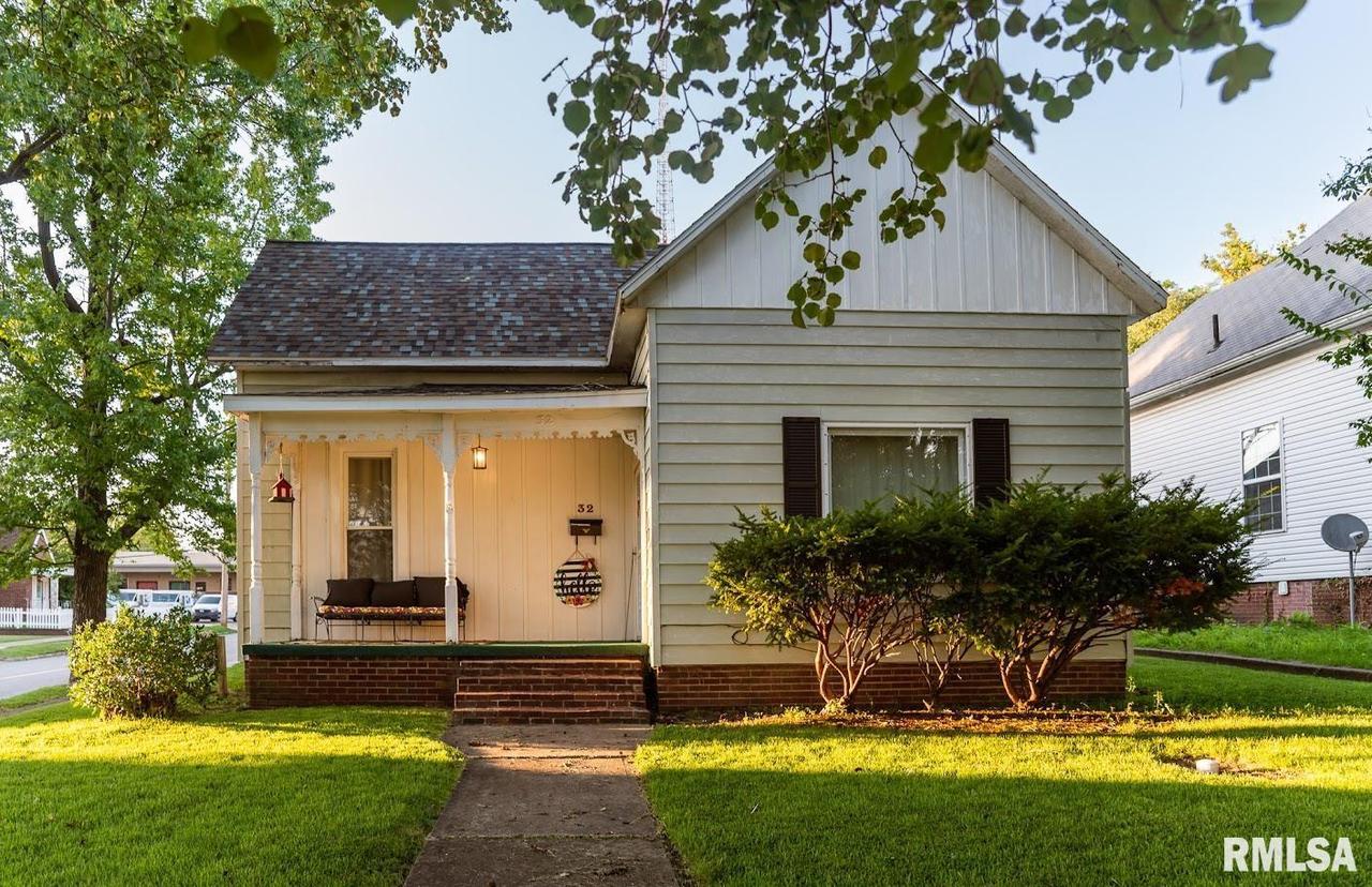 32 W South St., Harrisburg, IL 62946