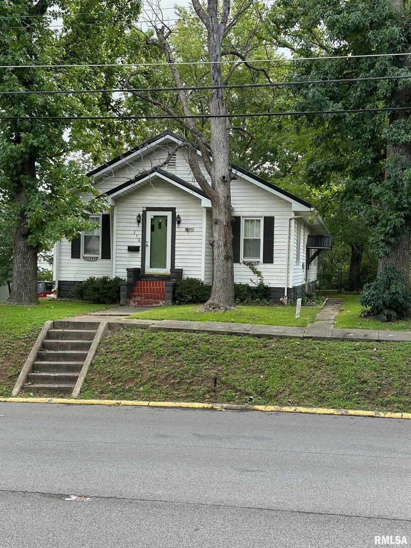 316 N Main St., Pinckneyville, IL 62274