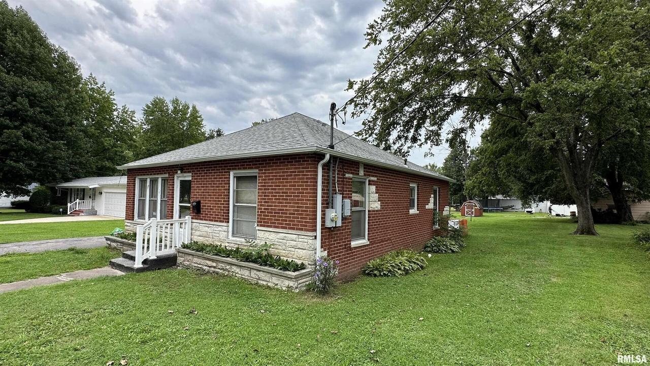 2106 E Clark St., West Frankfort, IL 62896