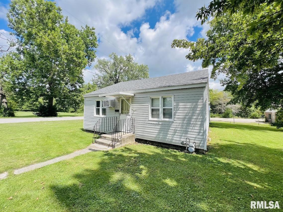412 N Jefferson St., Salem, IL 62881