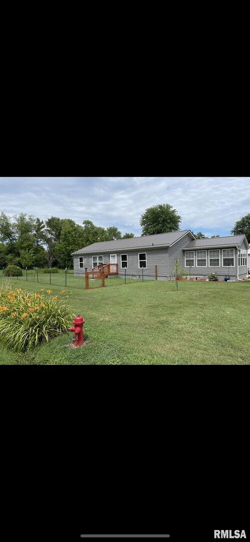 511 S 4th St., Dahlgren, IL 62828