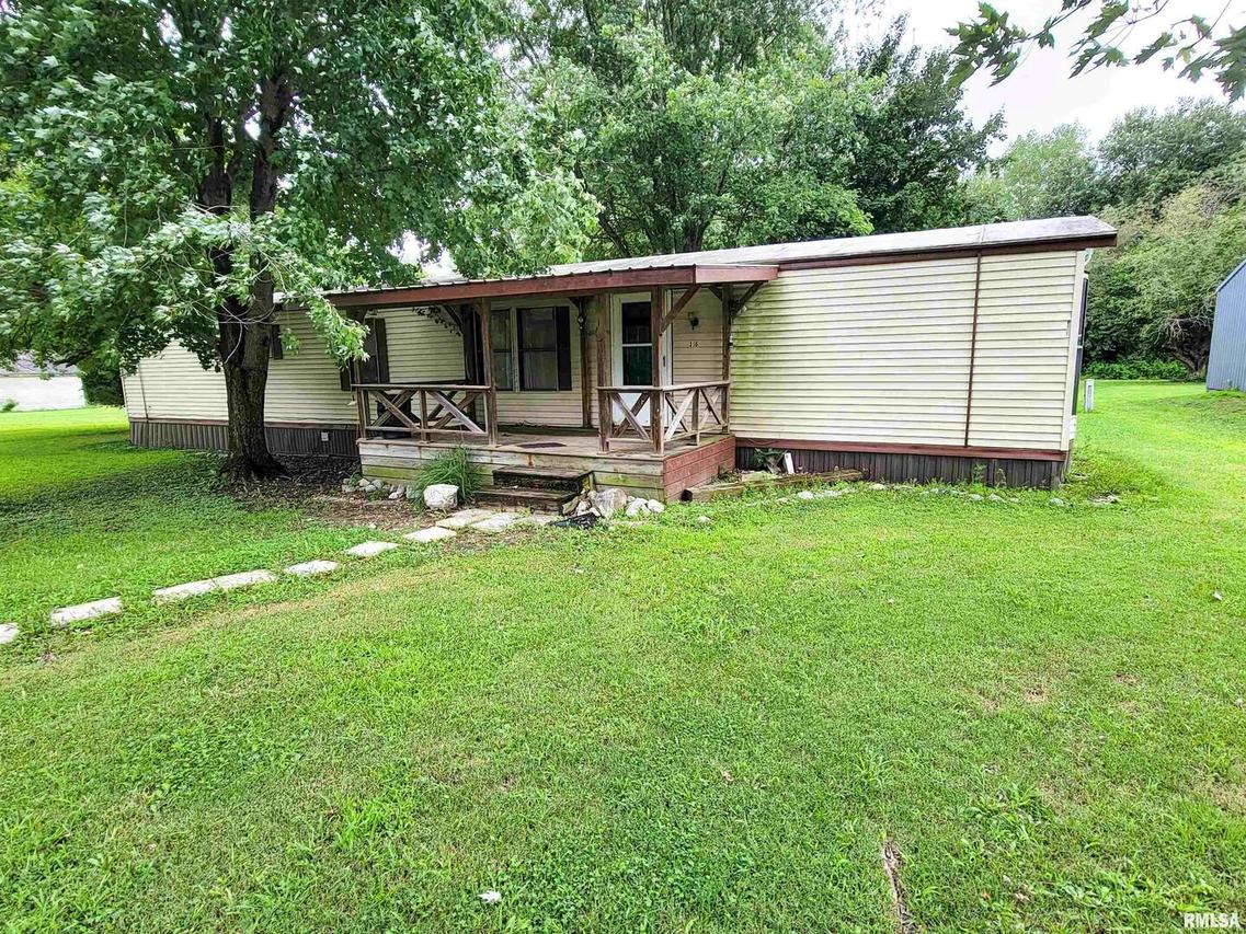 315 Ova St., Louisville, IL 62858