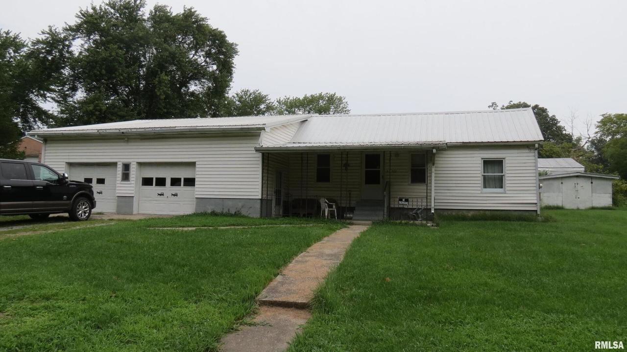 922 E Franklin St., Duquoin, IL 62832