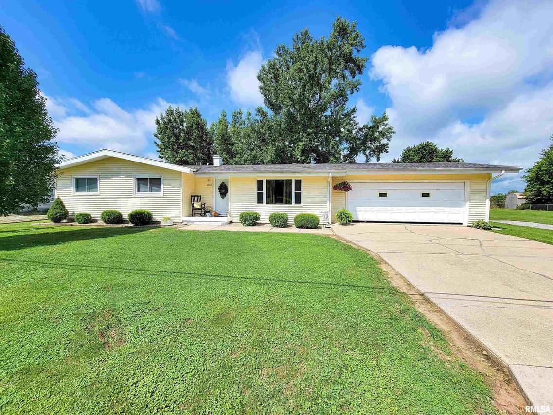 807 N Worthey St., Flora, IL 62839