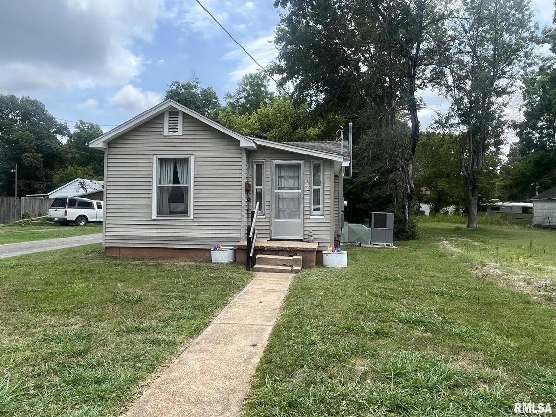 1804 Ferry St., Metropolis, IL 62960