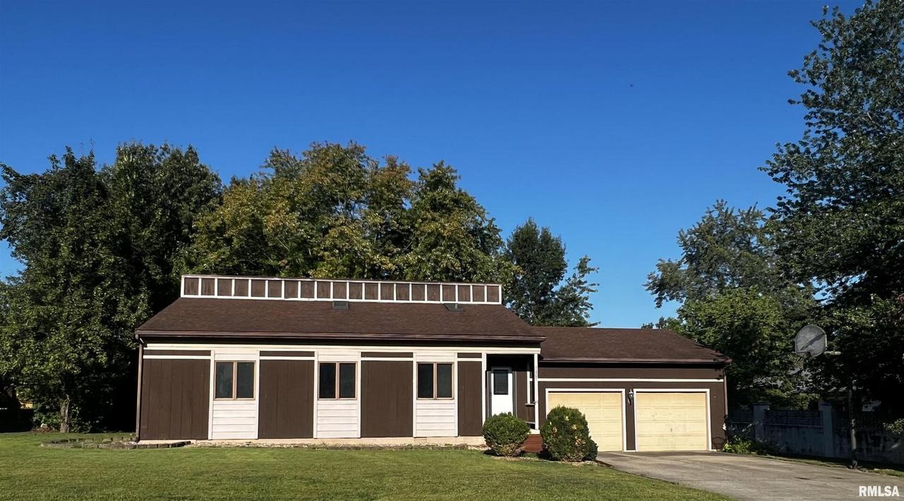 1207 Whisperway St., Benton, IL 62812