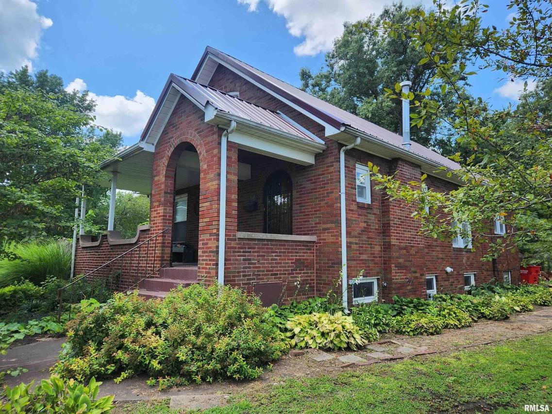 345 N Hickory St., Duquoin, IL 62832