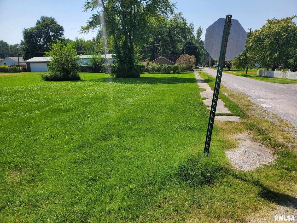 1102 E 6th St., West Frankfort, IL 62896