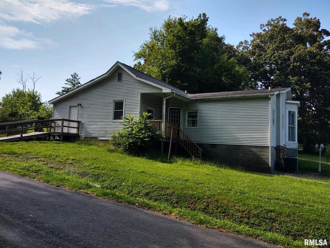 105 S 8th St., Vienna, IL 62995