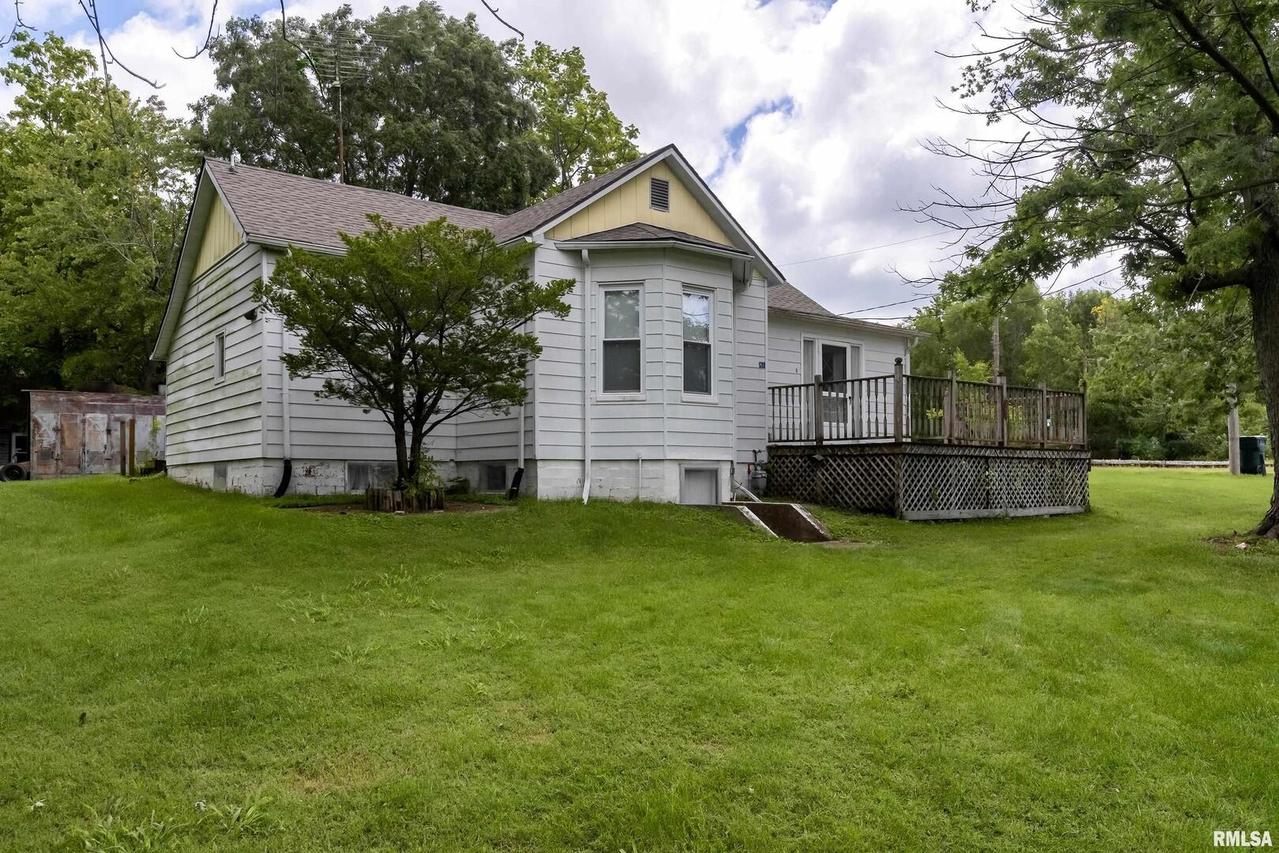 212 Depot St., Enfield, IL 62835