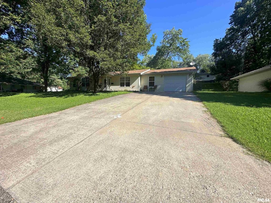 706 John St., Murphysboro, IL 62966