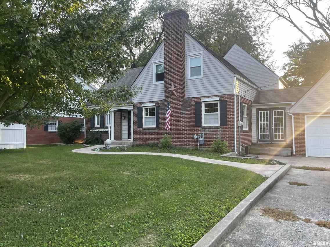 425 S Grand St., Nashville, IL 62263