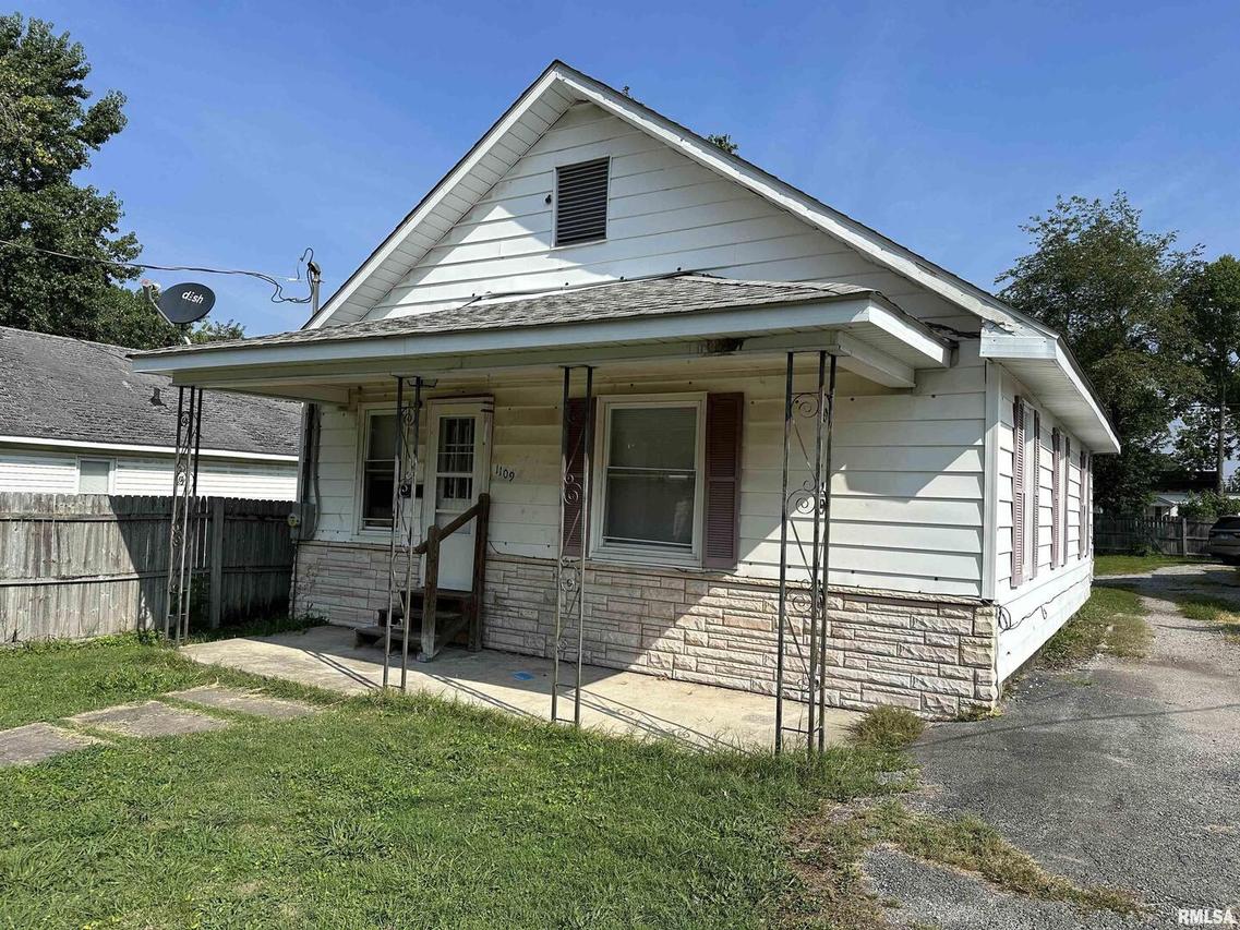 1109 E Elm St., West Frankfort, IL 62896