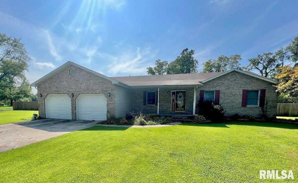 2803 Country Acres Ct., Salem, IL 62881