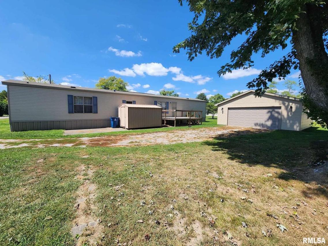 715 S Cockrum St., Sesser, IL 62884