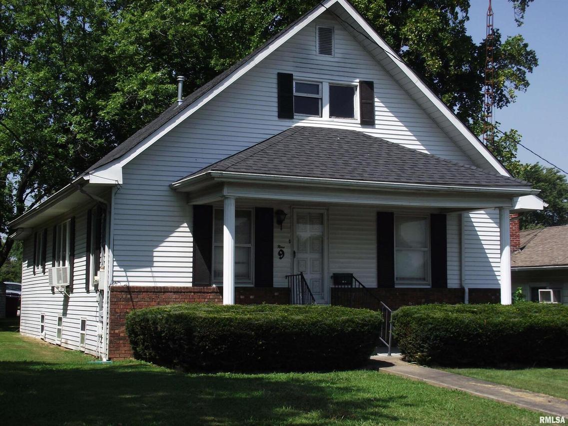 9 N Illinois Ave., Duquoin, IL 62832